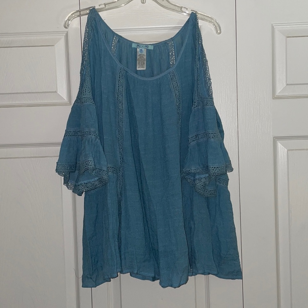 Cold shoulder summer top